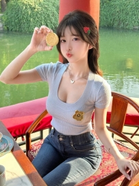 台北外送茶 清純小姐姐  小依 18歲 幼齒學生妹 蘿莉型