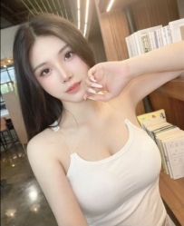 小寶 165  23歲-E-48kg  臉蛋精緻大美女  皮膚好滑好嫩   溫柔體貼的個性  跟她聊天好