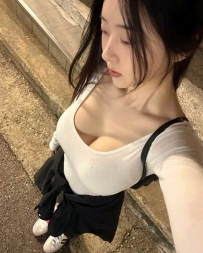 性感大奶正妹 詩雨 165/E+奶/48kg/25歲 風騷 大奶 耐看